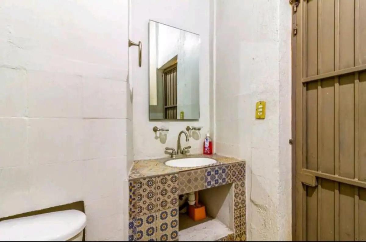 1 Guadalajara Corazon Del Centro Historico Hospedate En Una Casa Antigua En Una Habitacion Sencilla Con Areas Comunes Y Banos Compartidas Luaran gambar