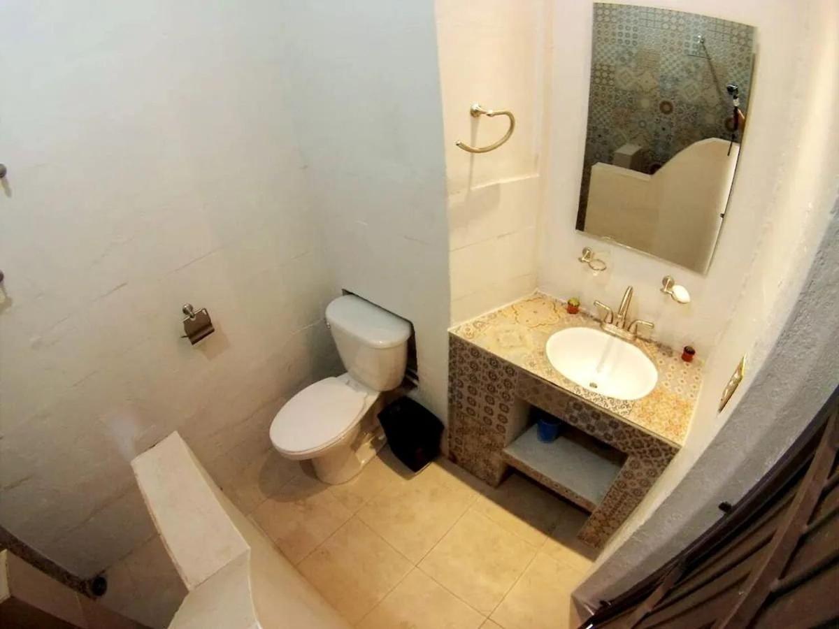 1 Guadalajara Corazon Del Centro Historico Hospedate En Una Casa Antigua En Una Habitacion Sencilla Con Areas Comunes Y Banos Compartidas Luaran gambar