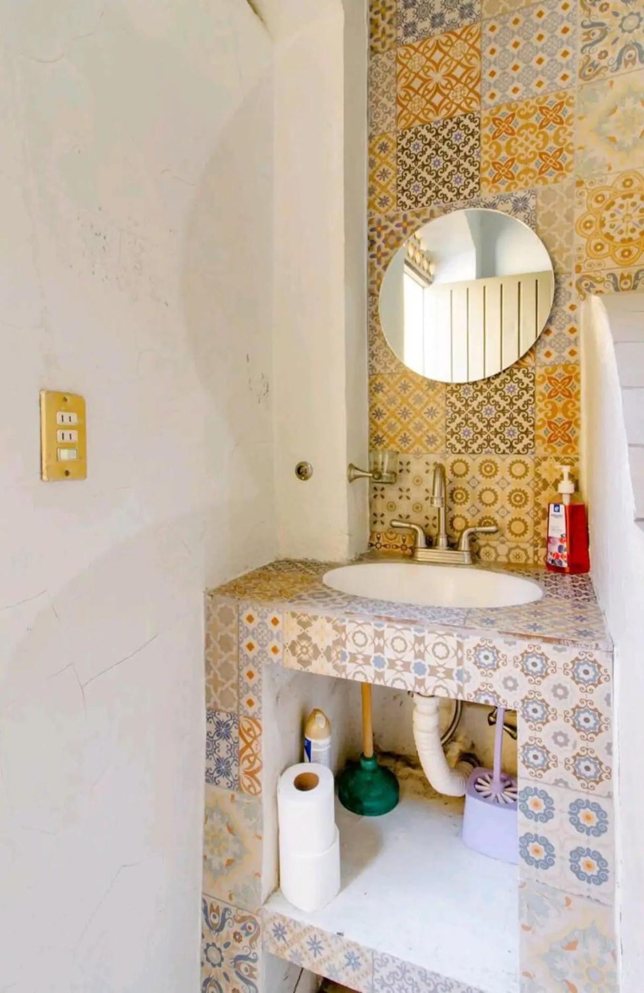 1 Guadalajara Corazon Del Centro Historico Hospedate En Una Casa Antigua En Una Habitacion Sencilla Con Areas Comunes Y Banos Compartidas Luaran gambar